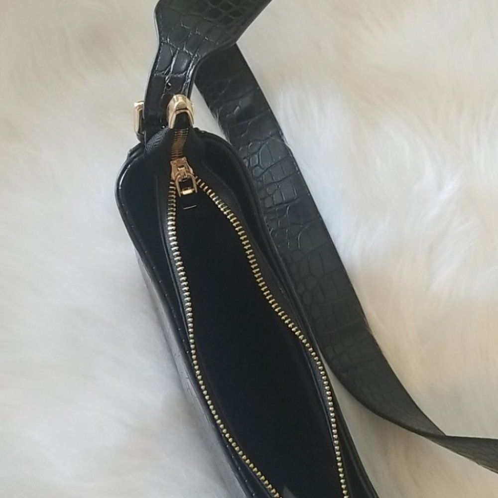 NWT Massini Embossed Bucket Hobo Style Bag - Picture 7 of 12